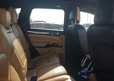 2016 Porsche Cayenne z USA, uszkodzony, nr VIN WP1AA2A21GKA15990